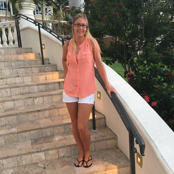 Meet your Posher, Lisa - Picture 1 of 1